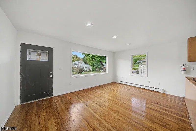 2 bed, 1.0 bath, $2,700 — Photo 2