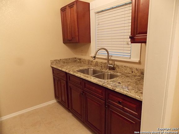 4th image of 716 E Guenther St APT C