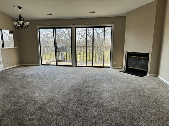 4th image of 950 Fairway Cir APT A
