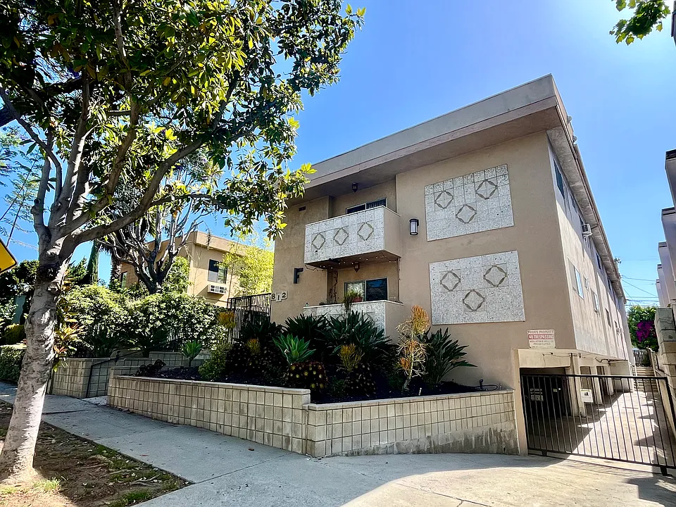 812 N Martel Ave #10