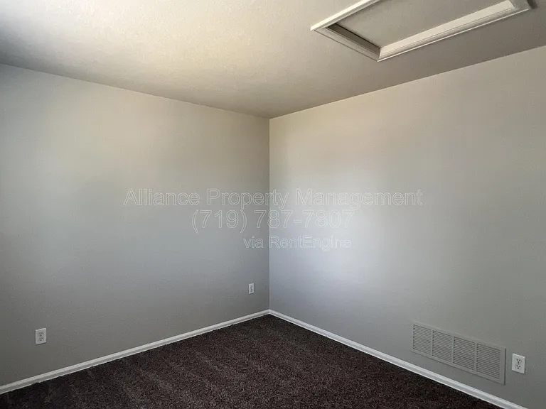 5671 Vermillion Bluffs Dr — Photo 30