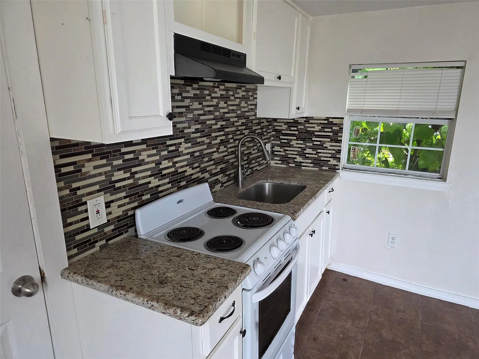 1 bed, 1.0 bath, 1392 sqft, $750 — Photo 3