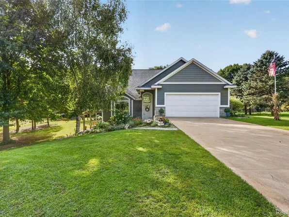 11555 Windsor Dr NE, Sparta, MI 49345