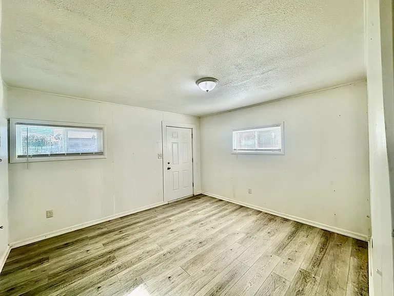 123 Mortimer St — Photo 8