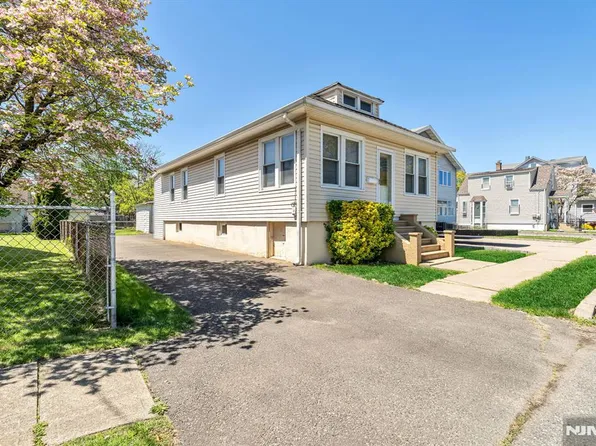 54 Gall Ave, Elmwood Park, NJ 07407