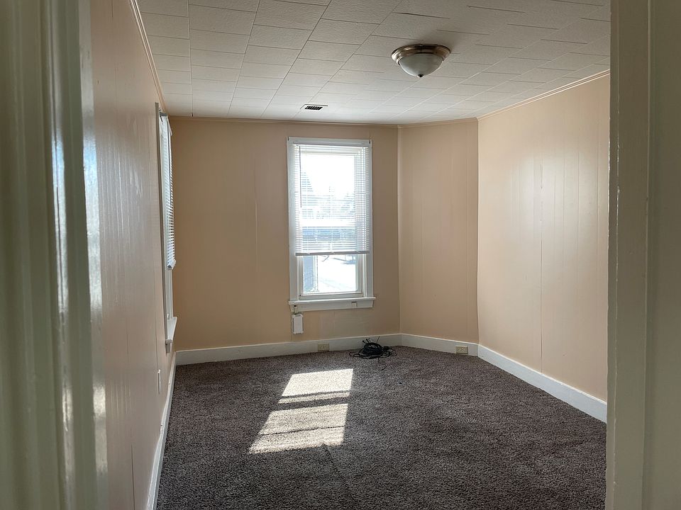 2nd image of 101 Main St APT 2