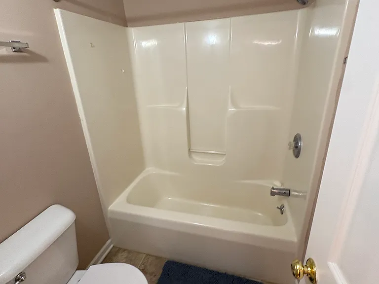 204 W Railroad St #4 — Photo 6