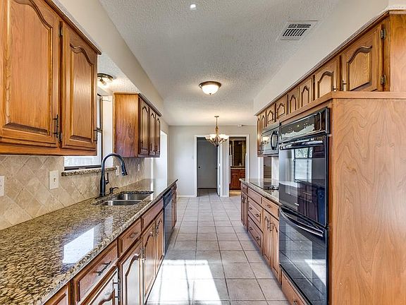 3rd image of 3233 Hastings Dr