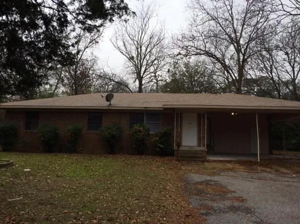 709 S Eastman Rd, Longview, TX 75602