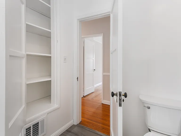 1726 N Vista St — Photo 15