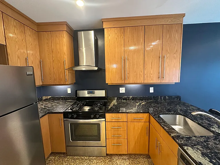 8 Bard Ave #2 — Photo 10
