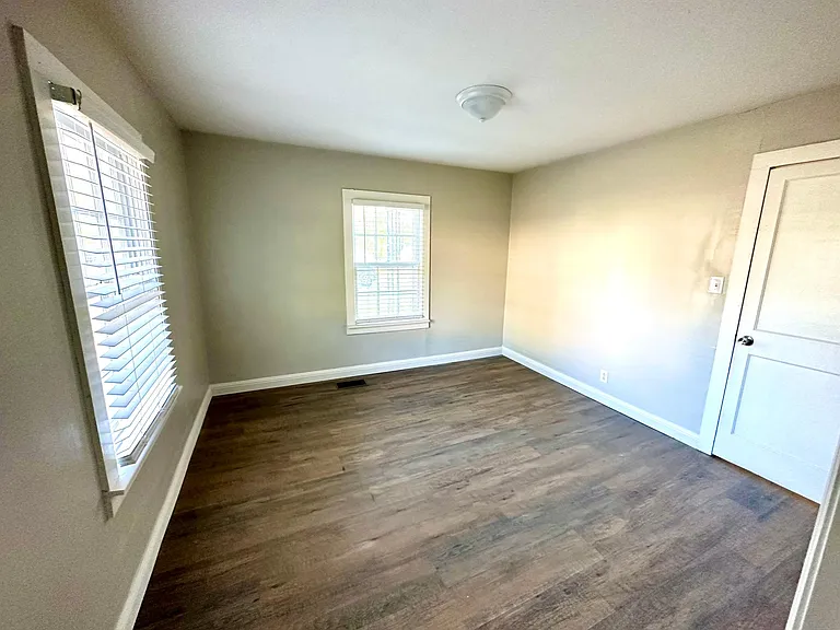304 W Rasch Rd — Photo 14