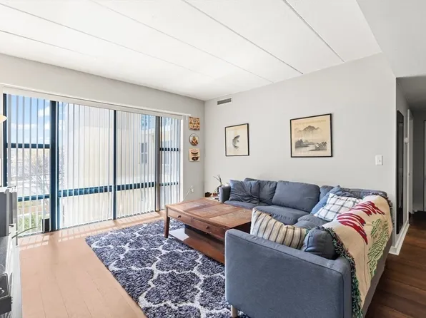 170 Gore St APT 417, Cambridge, MA 02141