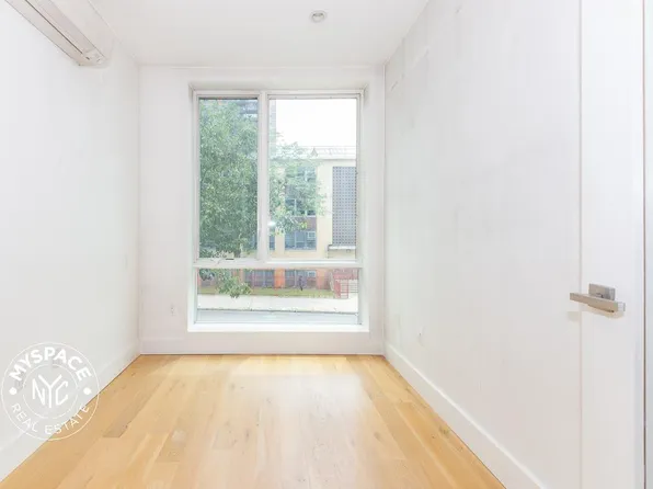 87 Montrose Avenue image 1 of 9