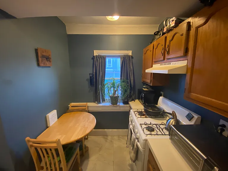 186 Green Ln #1F — Photo 4