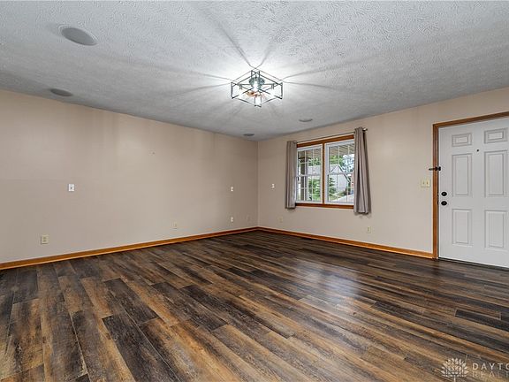 4th image of 1280 Mayfair Dr