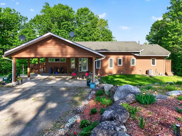 606 Whites Point Rd, Rideau Lakes, ON K0G 1E0