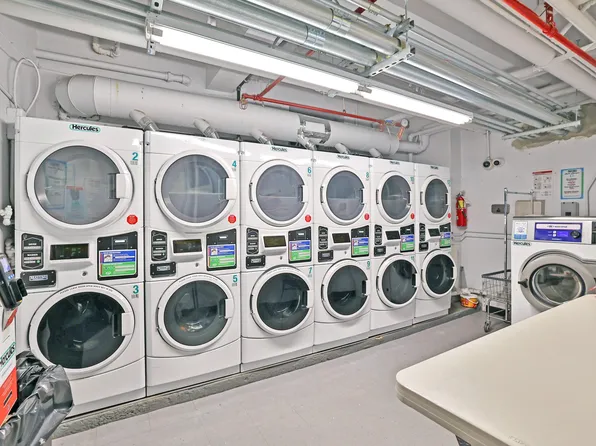 601 Kappock Street image 15 of 18