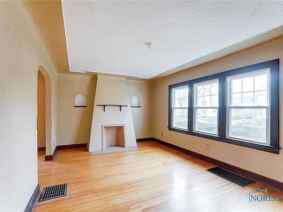 5th image of 4410 Walker Ave