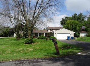 142 Old Farm Ln, Carpentersville, IL 60110