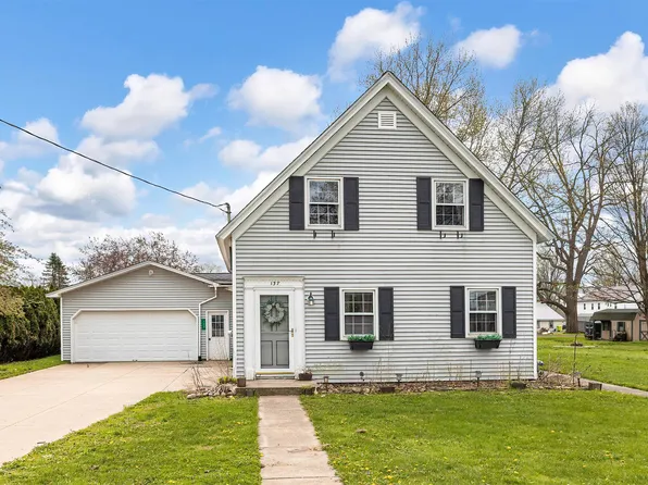 137 E 2nd St, Waterford, PA 16441