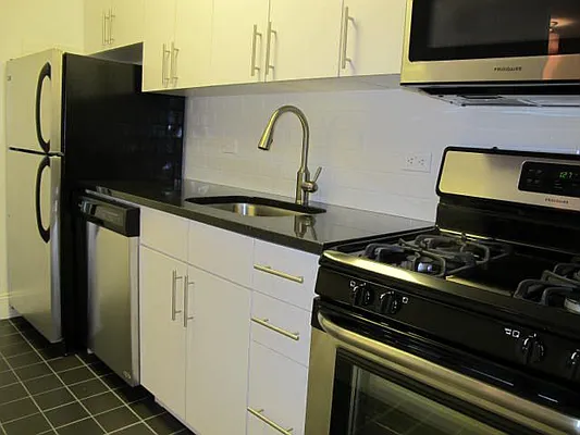 Rented by Metropolis Real Estate of Manhattan | media 1