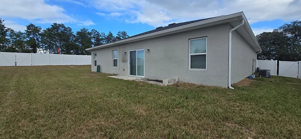 4 bed, 2.0 bath, 1696 sqft, $1,795 — Photo 2