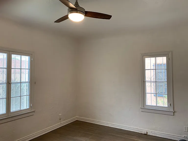 138 N Clark Dr #C — Photo 4