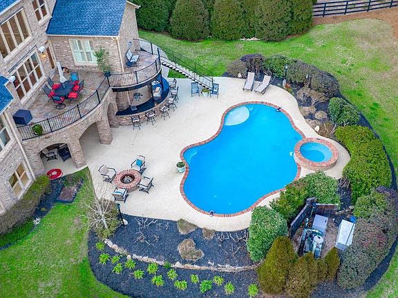 2nd image of 9115 Eves Cir
