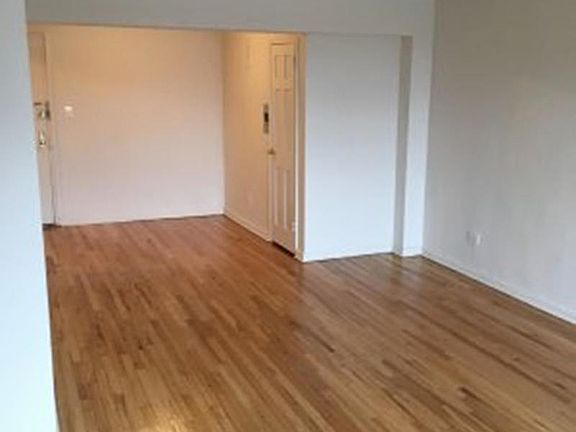 3rd image of 5611 94th St APT 5R