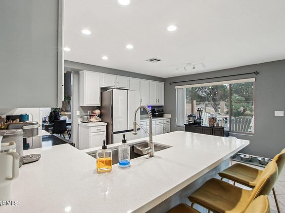 3rd image of 2871 S LOS ALTOS Place