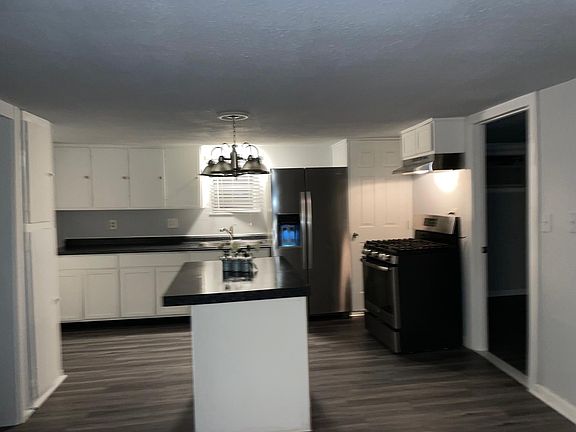 5th image of 613 W Walnut St