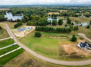 White Pine Ave NE, Hartville, OH 44632