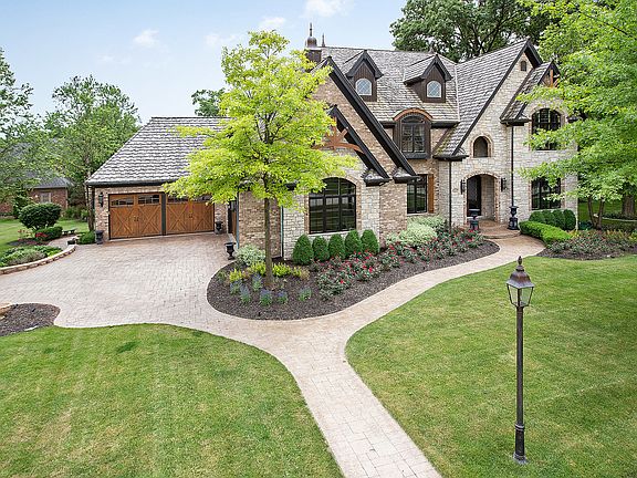 3rd image of 1318 Cypress Dr
