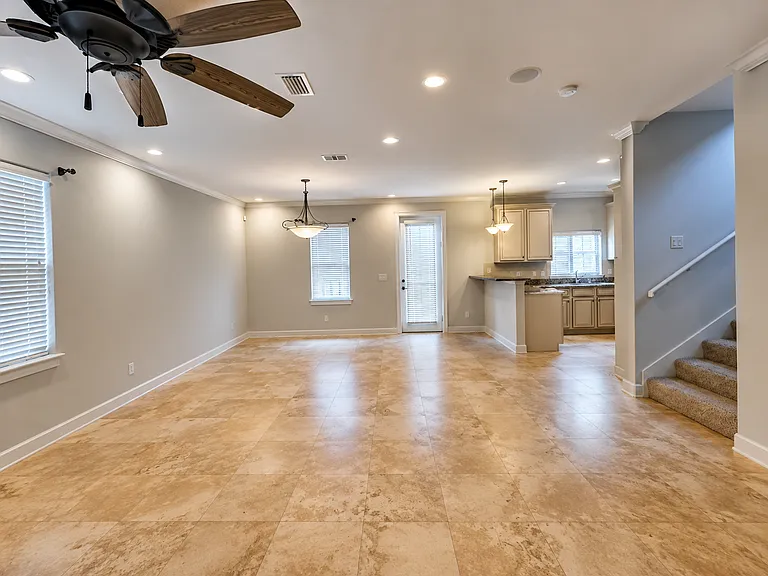 241 Inverrary Dr — Photo 8