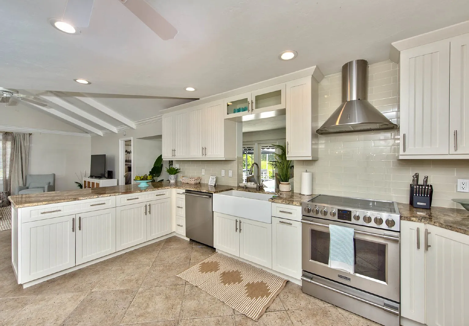 3 bed, 1869 sqft, $10,000 — Photo 1