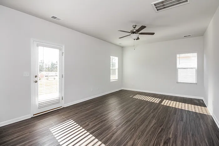 4 bed, 2.5 bath, 1772 sqft, $2,395 — Photo 4