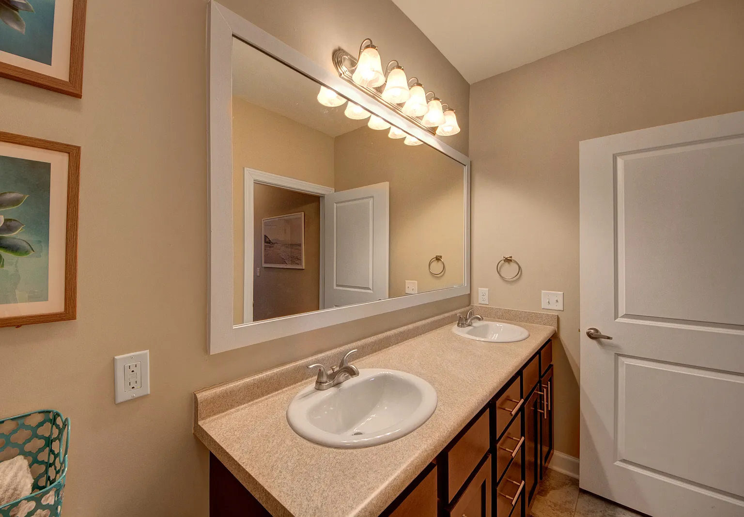 The Promenade Apartments at Pinnacle Hills — Photo 4