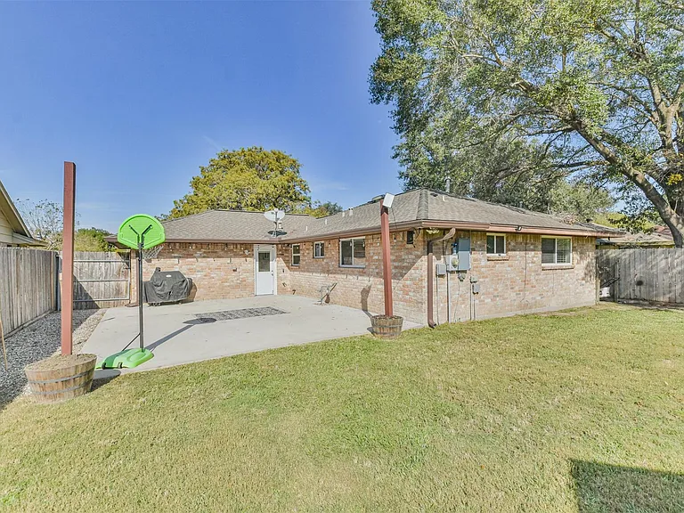 7623 Yellow Pine Dr — Photo 37