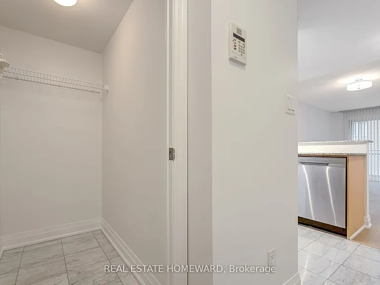 300 Bloor St E #611 — Photo 8