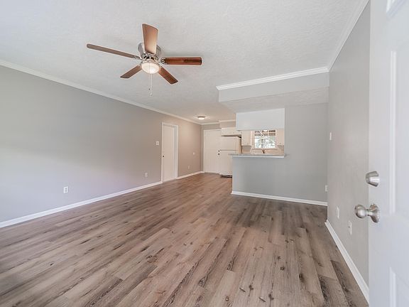 2nd image of 306 Laurie Ln