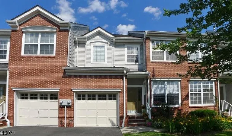 19 Gordon Cir — Photo 1