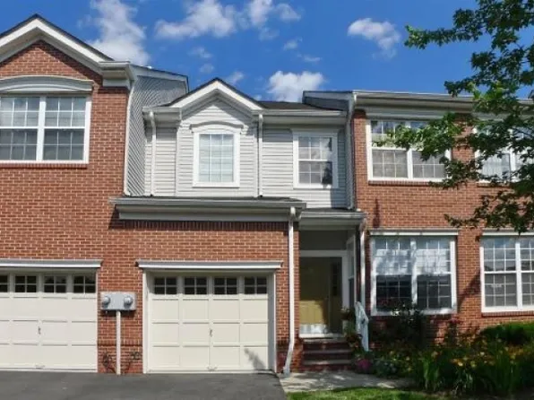 19 Gordon Cir, Parsippany, NJ 07054