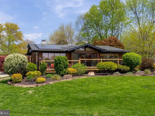 107 E Lake Dr, Audubon, NJ 08106