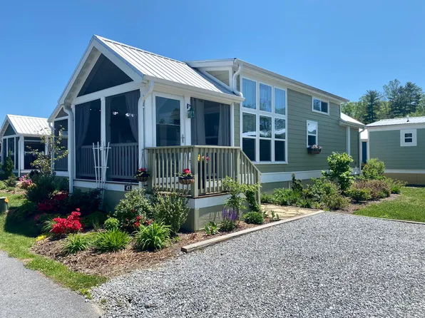 43 Skipping Stone Ln, Flat Rock, NC 28731