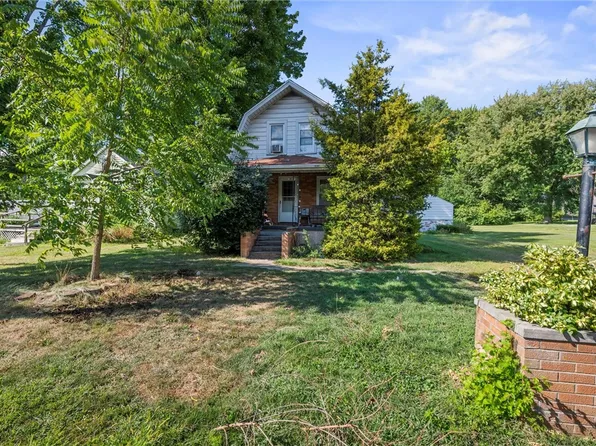 2119 Woodbine Dr, Hermitage, PA 16148