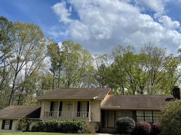 132 Hickory St, Childersburg, AL 35044