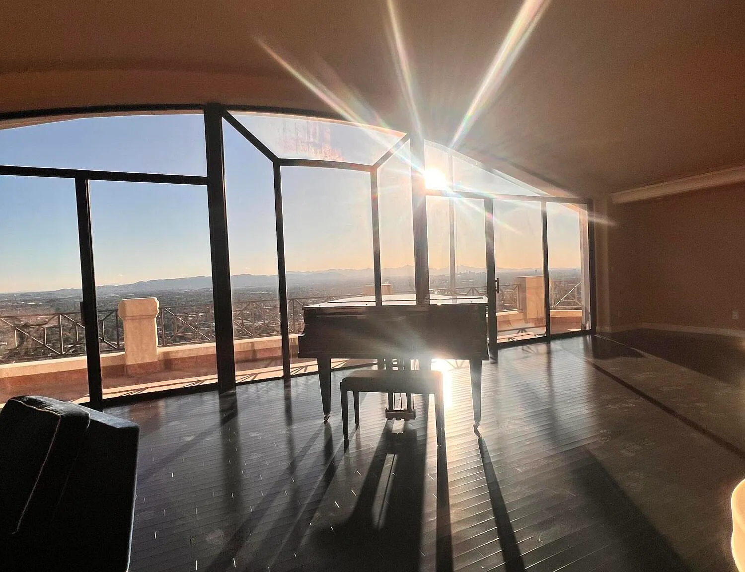 6 bed, 6.5 bath, 7900 sqft, $50,000 — Photo 1