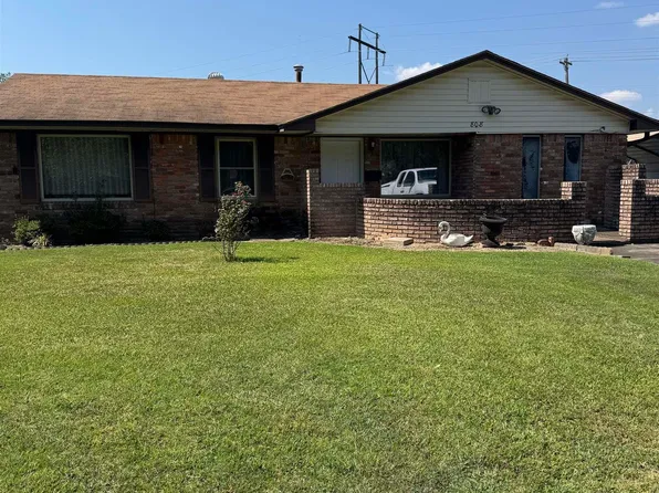 808 Barrow Dr, Pine Bluff, AR 71601