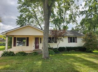 4025 Quillen Ave, Waterford, MI 48329